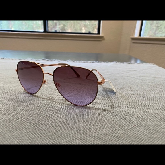 Tahari sunglasses new - Picture 6 of 16